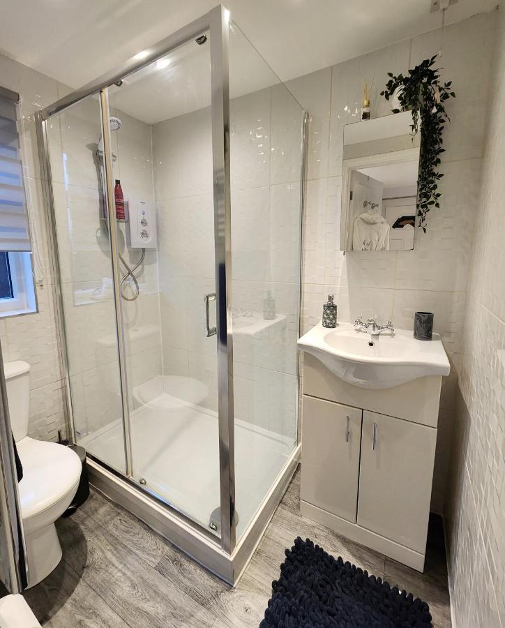 Studio Apartment The Den كولنبروك المظهر الخارجي الصورة